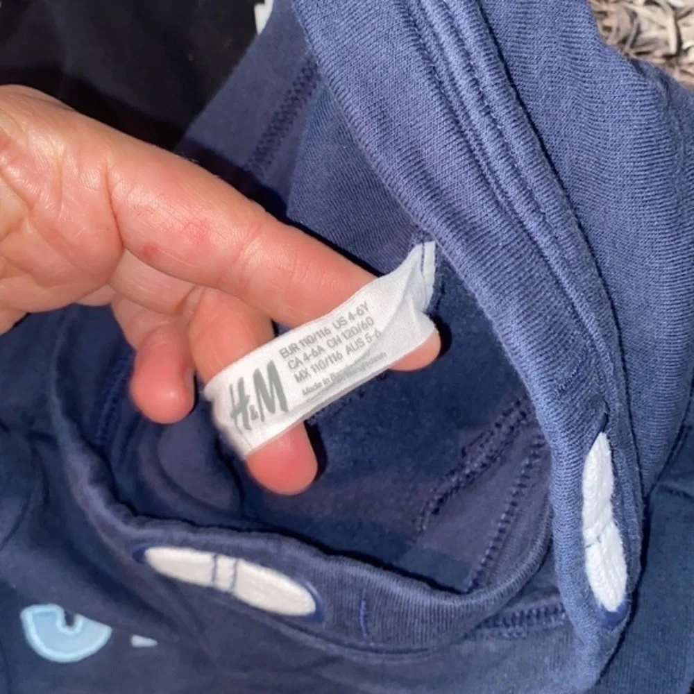 Boys H&M mock neck sweatshirts gently used 4-6 years.